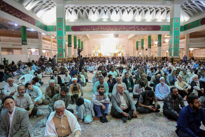 میزبانی از خیل عظیم زائران در شام میلاد حضرت معصومه(س)