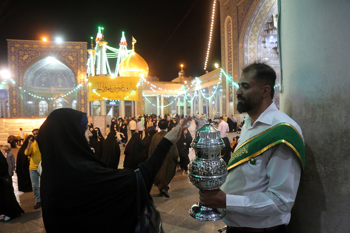 میزبانی از خیل عظیم زائران در شام میلاد حضرت معصومه(س)
