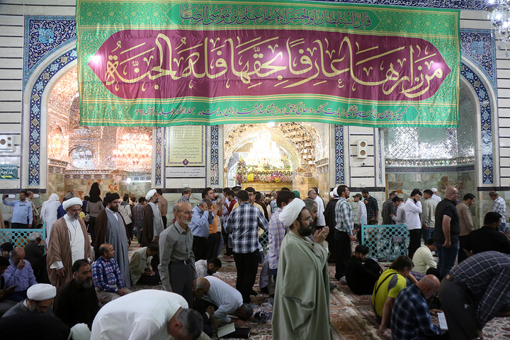 حال و هوای حرم مطهر در ظهر سالروز میلاد کریمه اهل‌بیت(س)