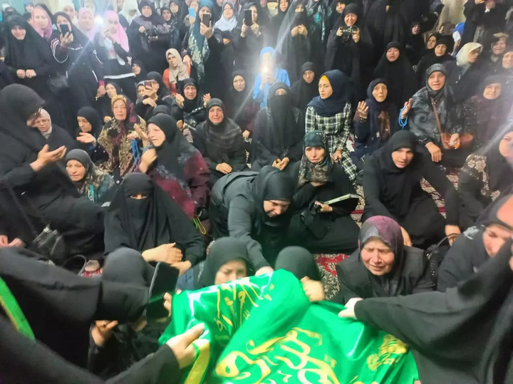 استقبال پرشور مردم دمشق از سفیران کریمه/ پرچم حرم قم بر روی مضجع حضرت رقیه(س) قرار گرفت + تصاویر استقبال پرشور مردم دمشق از سفیران کریمه/ پرچم حرم قم بر روی مضجع حضرت رقیه(س) قرار گرفت + تصاویر