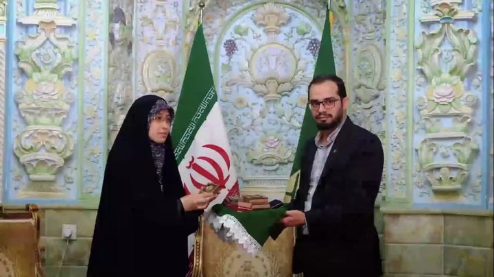 ارسال پرچم متبرک حرم حضرت معصومه(س) به کشور تایلند + فیلم ارسال پرچم متبرک حرم حضرت معصومه(س) به کشور تایلند + فیلم