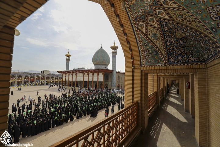آیین تعویض پرچم و گلباران حرم مطهر حضرت شاهچراغ علیه السلام