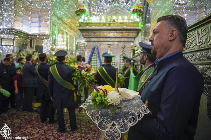 آیین تعویض پرچم و گلباران حرم مطهر حضرت شاهچراغ علیه السلام