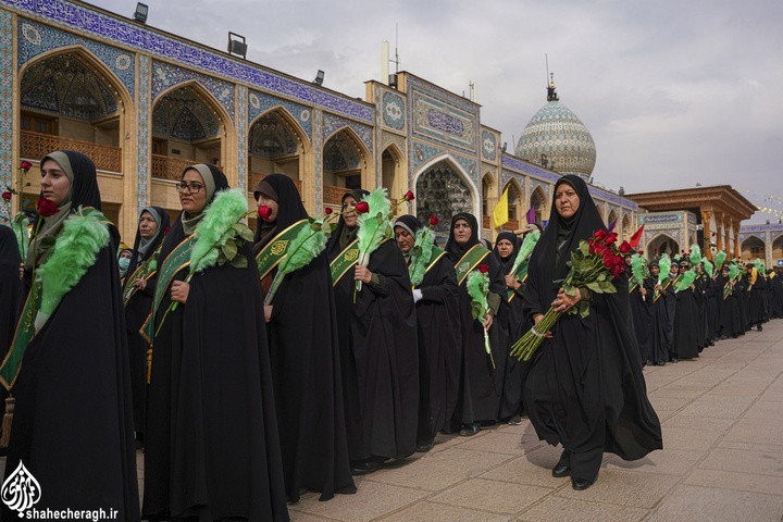 آیین تعویض پرچم و گلباران حرم مطهر حضرت شاهچراغ علیه السلام