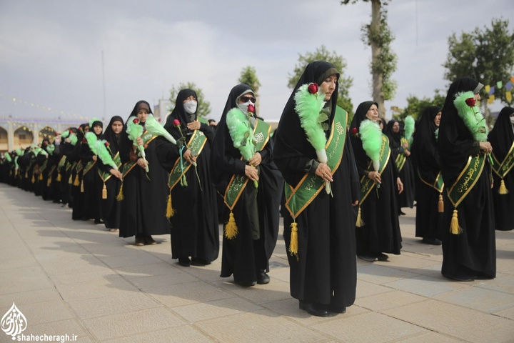 آیین تعویض پرچم و گلباران حرم مطهر حضرت شاهچراغ علیه السلام