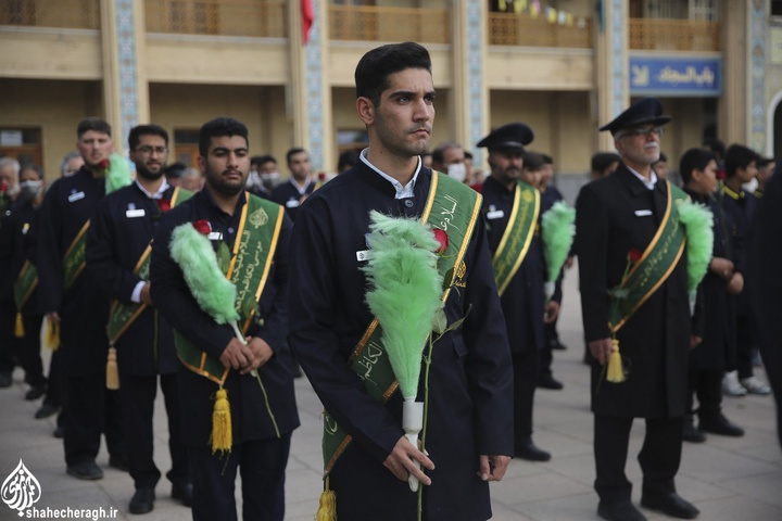 آیین تعویض پرچم و گلباران حرم مطهر حضرت شاهچراغ علیه السلام