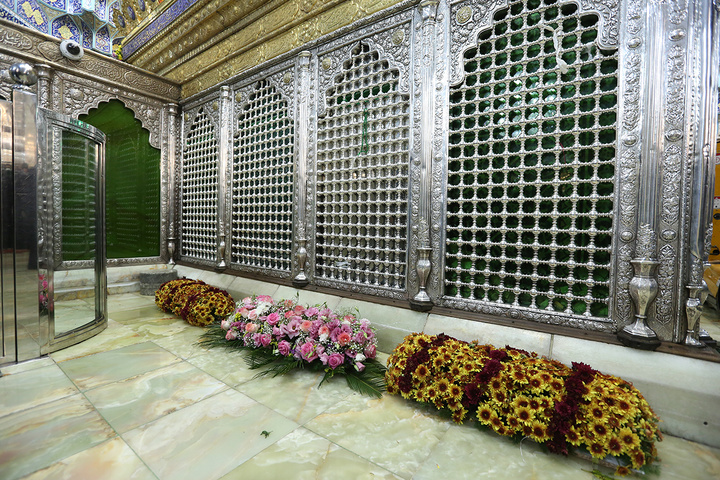 ضریح حرم حضرت معصومه(س) گل‌آرایی شد