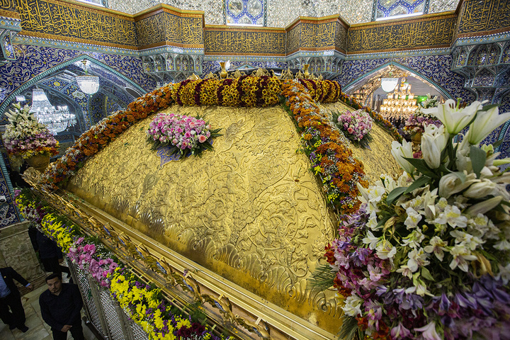 ضریح حرم حضرت معصومه(س) گل‌آرایی شد