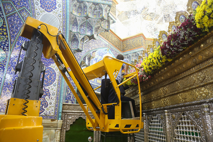 ضریح حرم حضرت معصومه(س) گل‌آرایی شد