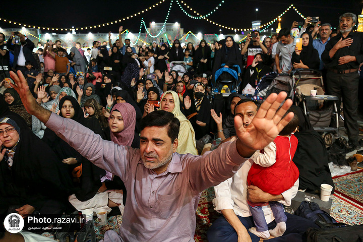 تشرف زائران اردوزبان به حرم مطهر رضوی
 تشرف زائران اردوزبان به حرم مطهر رضوی