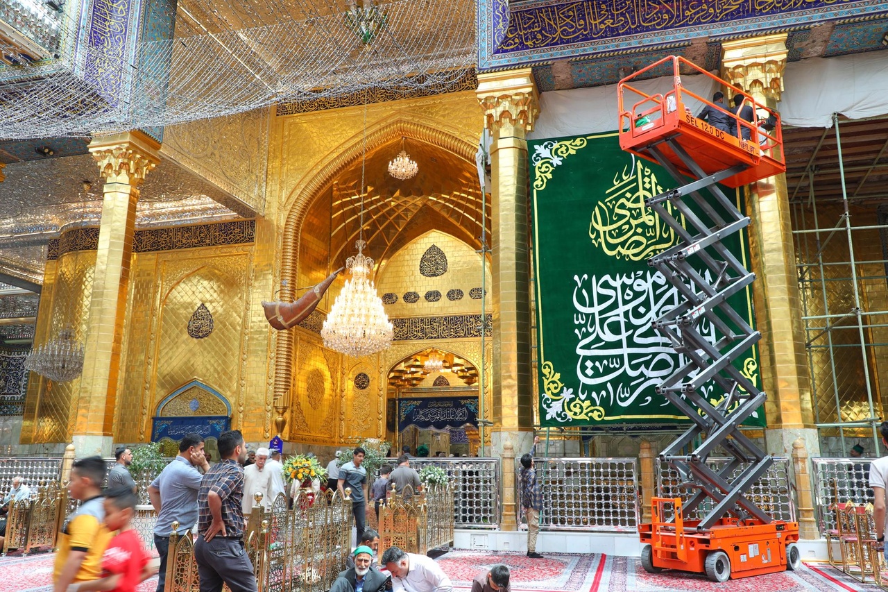 The Al-Abbas's (p) Shrine is decorated with wreaths of roses on the birth anniversary of Imam ar-Redha (peace be upon him)

