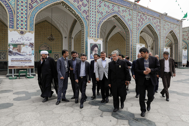 تشرف وزیر کشور عراق به حرم مطهر رضوی