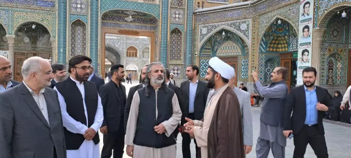 حضور وزیر کنترل مواد مخدر پاکستان در حرم حضرت معصومه(س) حضور وزیر کنترل مواد مخدر پاکستان در حرم حضرت معصومه(س)