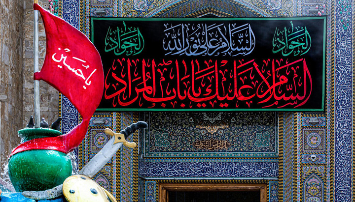 The Holy Shrines of Imam Hussain and Imam Al-Kadhum witness raising black banners on the martyrdom anniversary of Imam Al-Jawad (PBUH)