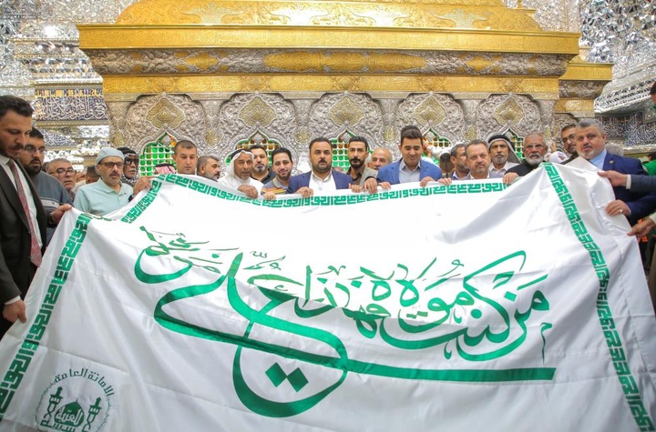 اهداء بیرق غدیر به آستان حسینـی توسط تولیت آستان علــوی اهداء بیرق غدیر به آستان حسینـی توسط تولیت آستان علــوی