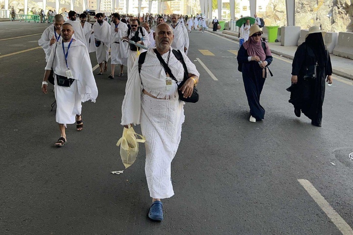 تصاویری از حرکت زائران به سمت منا و عرفات