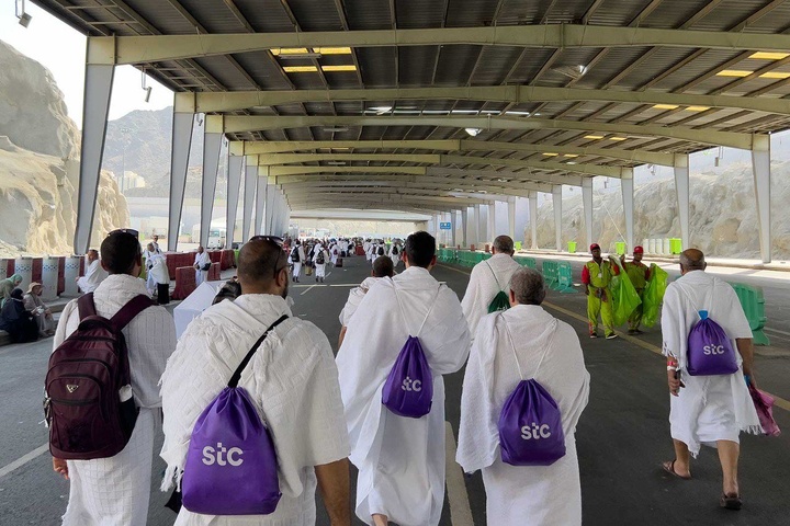 تصاویری از حرکت زائران به سمت منا و عرفات