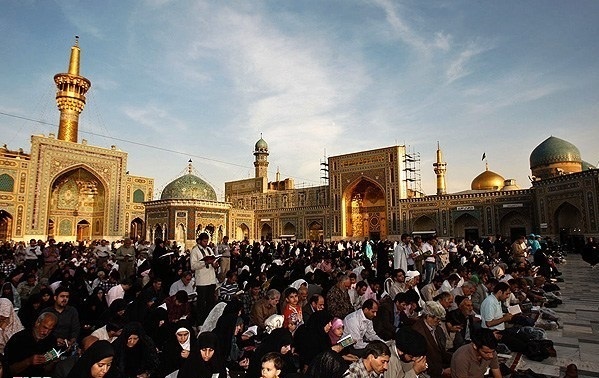 روز عرفه و زیارت ائمه بقیع توسط امام رضا(ع)/ بخشش همه اموال در عرفه روز عرفه و زیارت ائمه بقیع توسط امام رضا(ع)/ بخشش همه اموال در عرفه