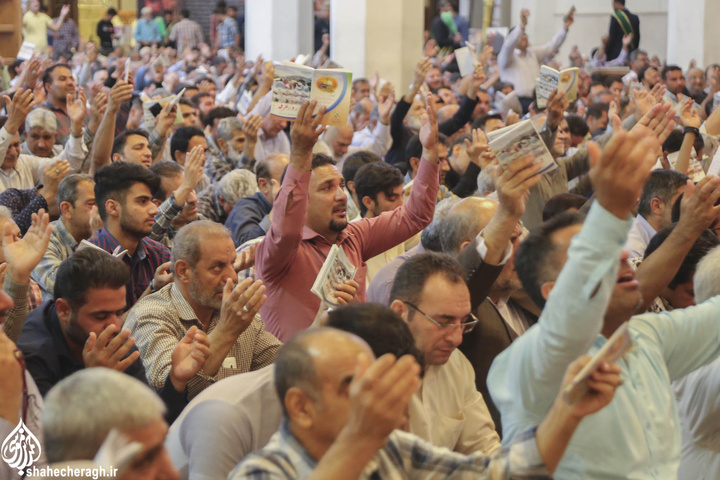 طنین دعای پرفیض عرفه در سومین حرم اهل بیت علیهم السلام