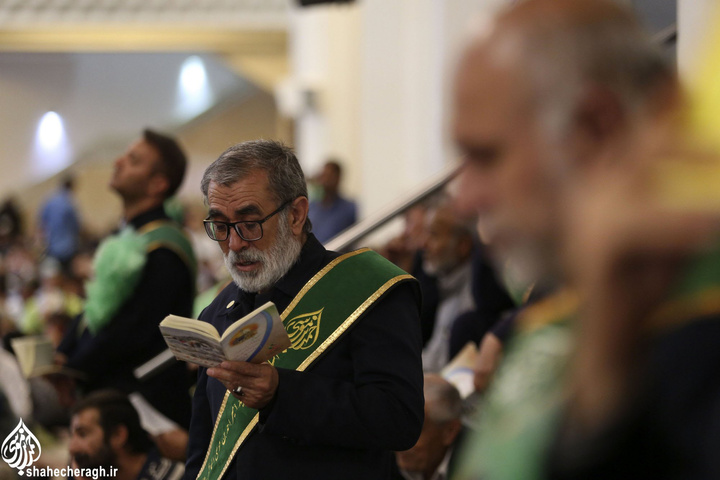 طنین دعای پرفیض عرفه در سومین حرم اهل بیت علیهم السلام
