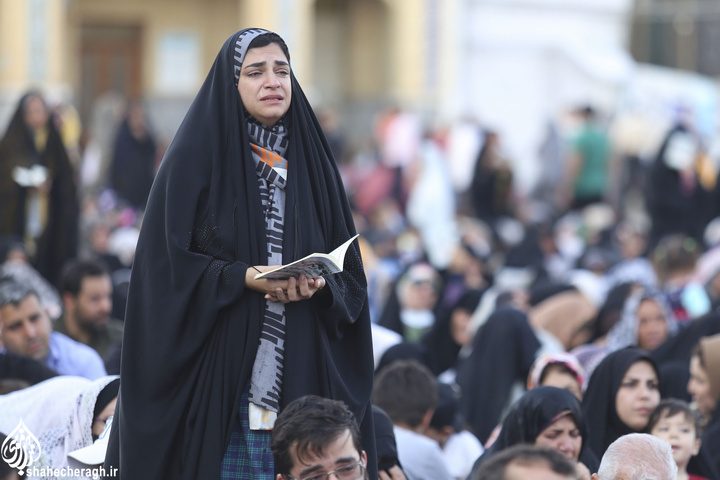 طنین دعای پرفیض عرفه در سومین حرم اهل بیت علیهم السلام