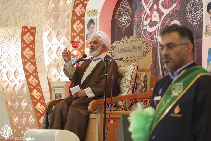 طنین دعای پرفیض عرفه در سومین حرم اهل بیت علیهم السلام