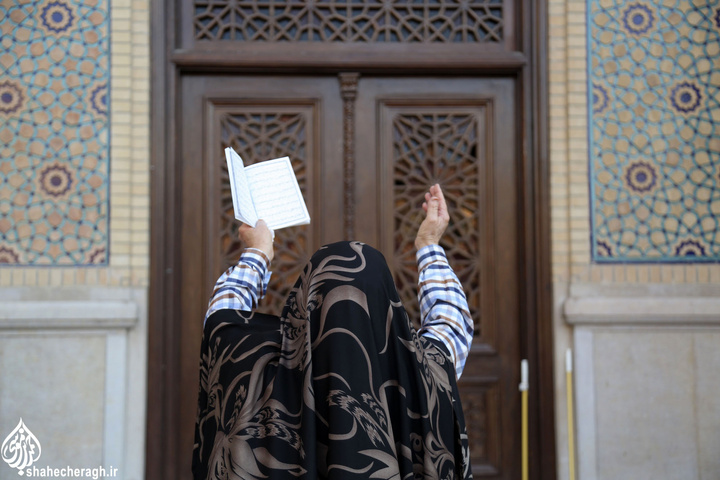طنین دعای پرفیض عرفه در سومین حرم اهل بیت علیهم السلام