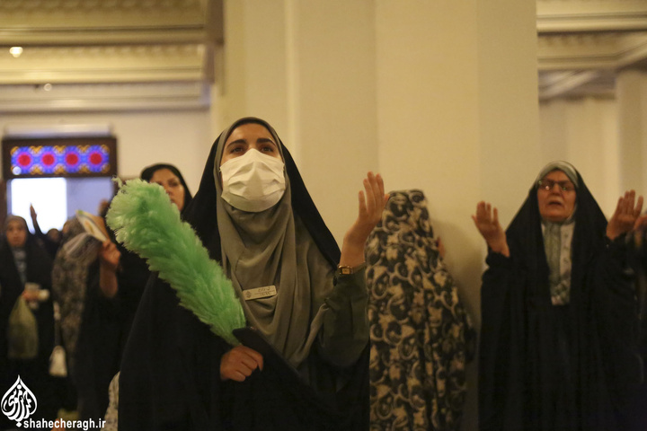 طنین دعای پرفیض عرفه در سومین حرم اهل بیت علیهم السلام