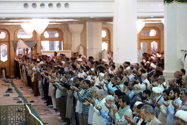 اقامه نماز عید قربان در حرم حضرت معصومه(س)