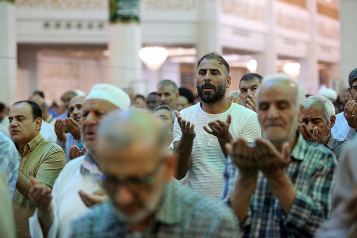 اقامه نماز عید قربان در حرم حضرت معصومه(س)