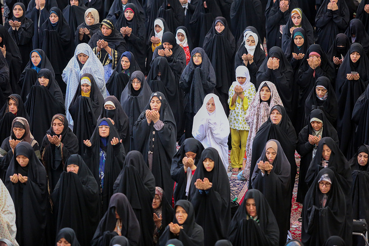 اقامه نماز عید قربان در حرم حضرت معصومه(س)