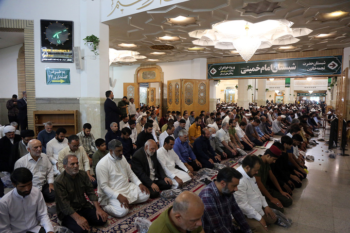 اقامه نماز عید قربان در حرم حضرت معصومه(س)