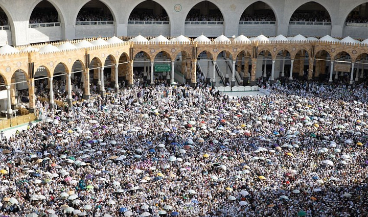 تصاویری از وداع حجاج با مسجدالحرام