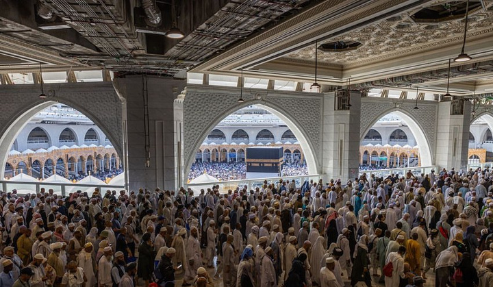 تصاویری از وداع حجاج با مسجدالحرام