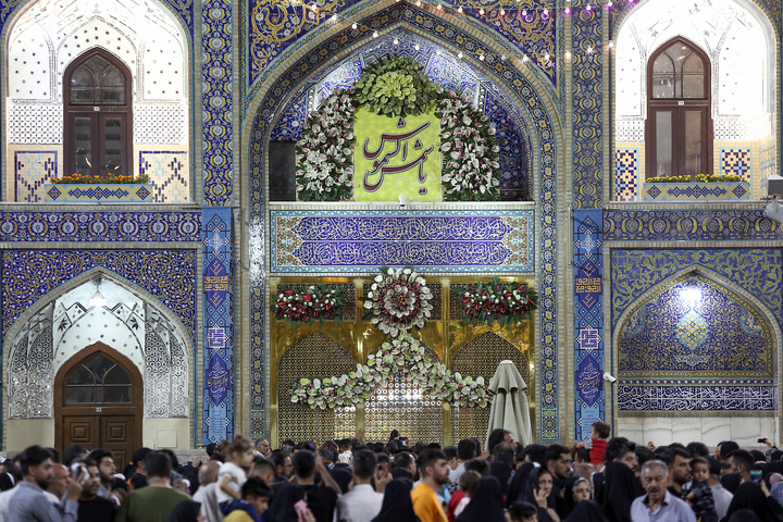 حال و هوای حرم مطهر رضوی در شب عید غدیر