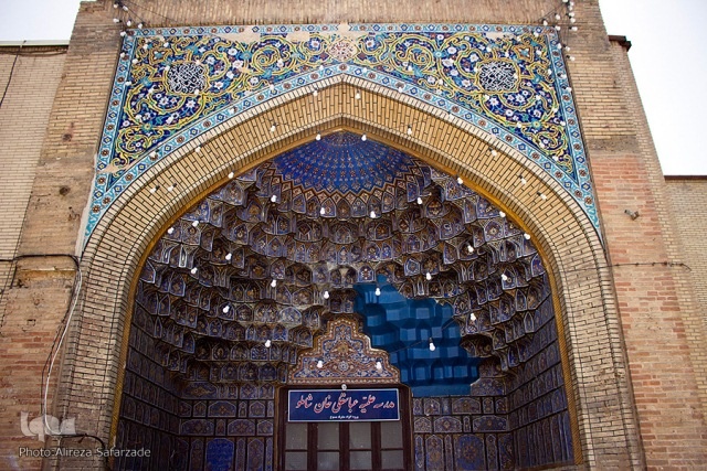 سردر تاریخی مدرسه عباسقلیخان چطور ۱۰ متر جابهجا شد؟
 سردر تاریخی مدرسه عباسقلیخان چطور ۱۰ متر جابهجا شد؟