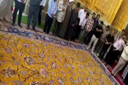 اهداء فرش ابریشمی نفیس به حرم امامین کاظمین(ع)
 اهداء فرش ابریشمی نفیس به حرم امامین کاظمین(ع)