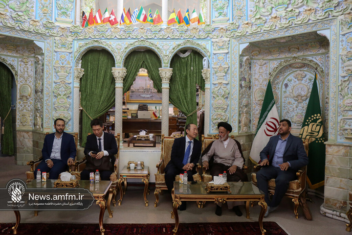 سفیر کره جنوبی در ایران با شخصیت و جایگاه حضرت معصومه(س) آشنا شد