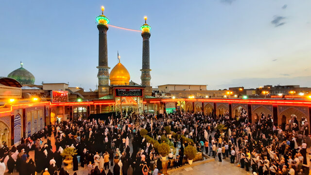 آئین اهتزاز پرچم متبرک گنبد حرم امام حسین(ع) بر فراز گنبد حرم حضرت عبدالعظیم(ع)