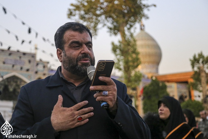 اهتزاز پرچم عزای حسینی بر فراز گنبد حرم مطهر حضرت احمدبن موسی علیهماالسلام