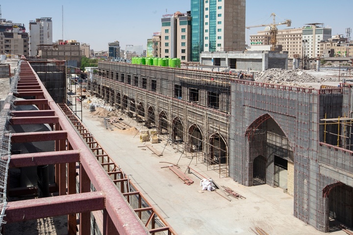 کاشی‌کاری صحن حضرت زینب(س) با همت استادکاران ایرانی