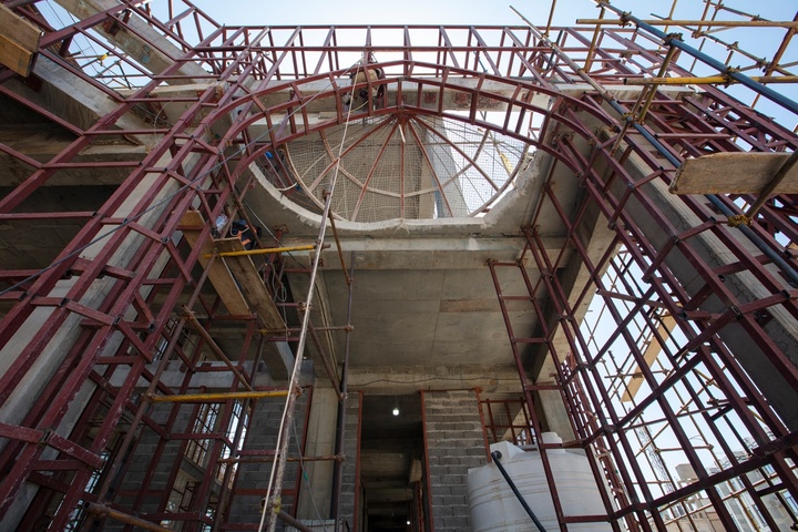 کاشی‌کاری صحن حضرت زینب(س) با همت استادکاران ایرانی