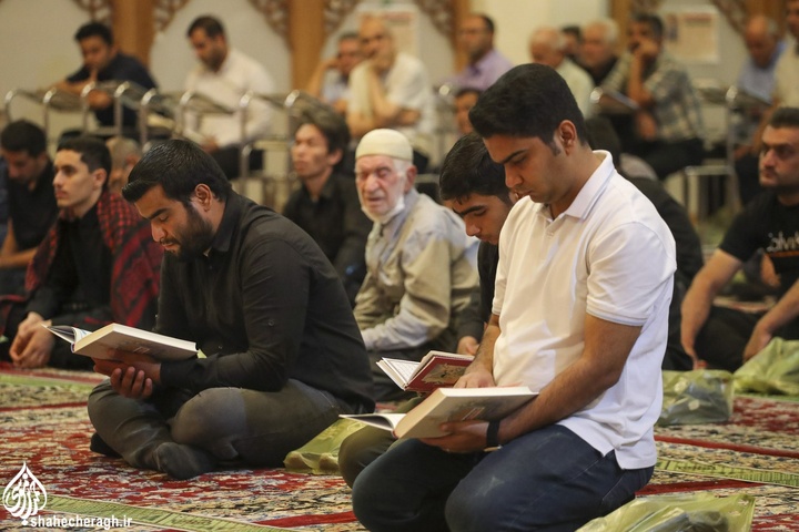 مرثیه سرایی و خوانش صحیفه سجادیه به مناسبت سالروز شهادت امام سجاد علیه السلام