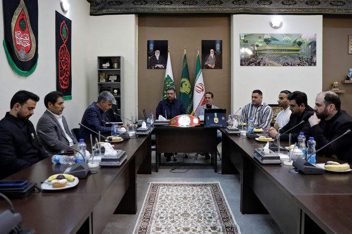 اهدای مدال قهرمانی قویترین مردان جهان ۲۰۲۳ به موزه آستان قدس رضوی