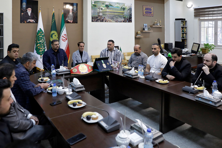 اهدای مدال قهرمانی قویترین مردان جهان ۲۰۲۳ به موزه آستان قدس رضوی