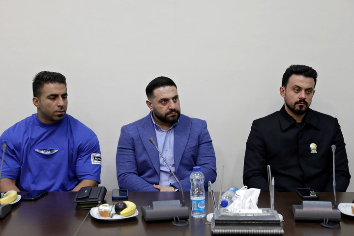 اهدای مدال قهرمانی قویترین مردان جهان ۲۰۲۳ به موزه آستان قدس رضوی