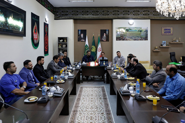 اهدای مدال قهرمانی قویترین مردان جهان ۲۰۲۳ به موزه آستان قدس رضوی