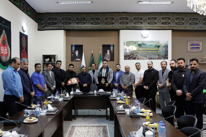 اهدای مدال قهرمانی قویترین مردان جهان ۲۰۲۳ به موزه آستان قدس رضوی