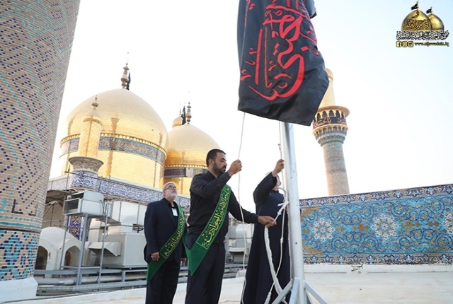 برافراشتن پرچم متبرک امام حسن مجتبی (ع) بر گنبد آستان مقدس کاظمیه