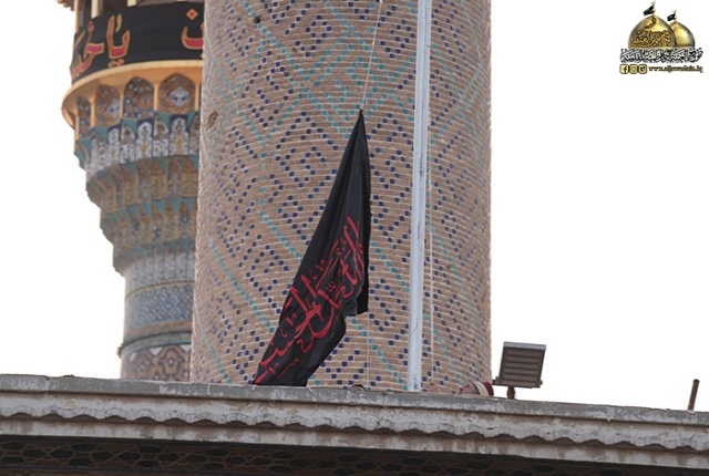 برافراشتن پرچم متبرک امام حسن مجتبی (ع) بر گنبد آستان مقدس کاظمیه